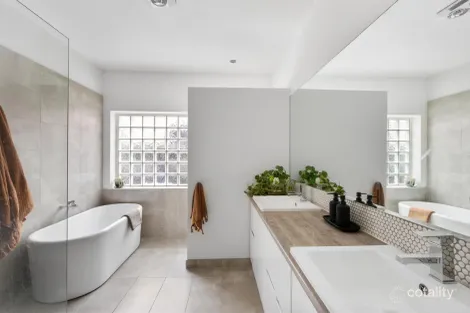 Property photo of 26 Oswald Street Elsternwick VIC 3185