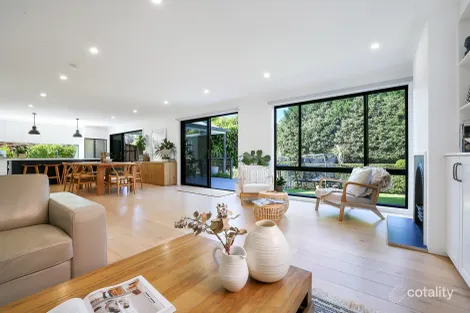 9 Howard Ave, Green Point, NSW 2251