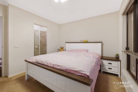 Property photo of 25 Bandicoot Loop Tarneit VIC 3029