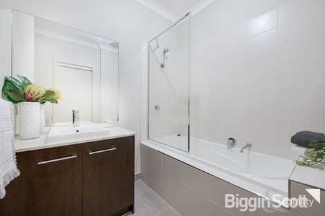 Property photo of 9/2-22 Breanne Place Keysborough VIC 3173