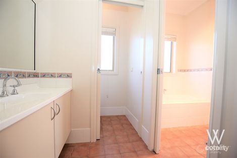 Property photo of 4A Ash Place Kelso NSW 2795