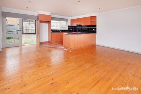 Property photo of 1 William Perry Close Endeavour Hills VIC 3802