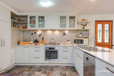 Property photo of 5 Ridgeway Place Mahogany Creek WA 6072