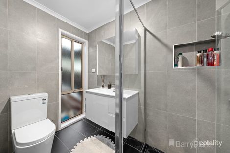 Property photo of 30 Deanswood Way Narre Warren VIC 3805