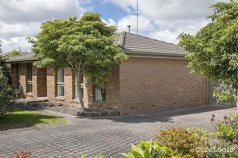 Property photo of 17 Oxley Way Endeavour Hills VIC 3802