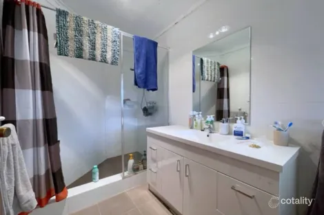 Property photo of 40 Cambridge Crescent Cooloongup WA 6168