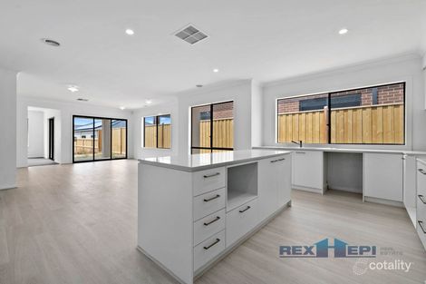 Property photo of 27 Paragon Drive Clyde North VIC 3978