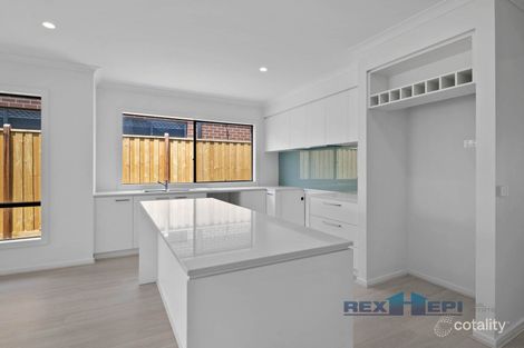 Property photo of 27 Paragon Drive Clyde North VIC 3978