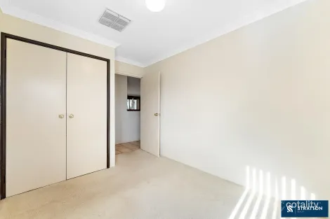 Property photo of 4 Blandfield Way Parkwood WA 6147