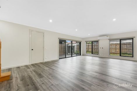 Property photo of 2/3 Plover Court Endeavour Hills VIC 3802