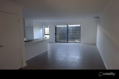 Property photo of 14 St Martin Way Pakenham VIC 3810