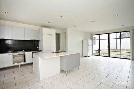 Property photo of 5 Lansdowne Circuit Mulgrave VIC 3170