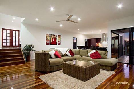Property photo of 2 Hugh Place Cashmere QLD 4500