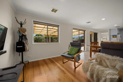 Property photo of 40 Dooland Court Nicholls ACT 2913