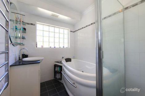 Property photo of 2 Weiss Close Tingira Heights NSW 2290