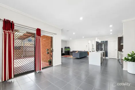 Property photo of 22 Desert Gum Way Brookfield VIC 3338