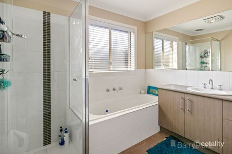 15 Superior Waters, Pakenham, VIC 3810