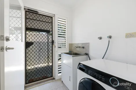 Property photo of 199 Mildura Drive Helensvale QLD 4212