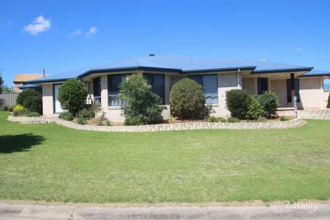 Property photo of 22 Parkes Drive Tenterfield NSW 2372