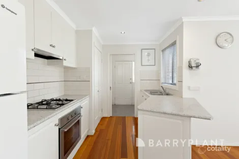 Property photo of 2/8 Michael Avenue St Albans VIC 3021