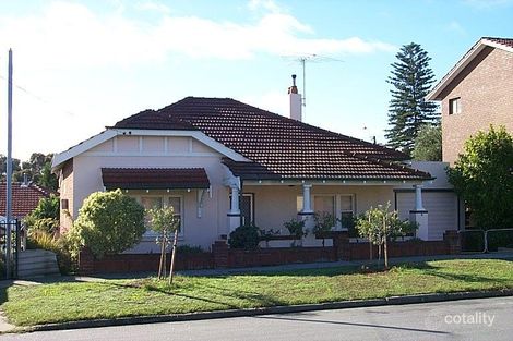 4 Loukes St, Fremantle, WA 6160
