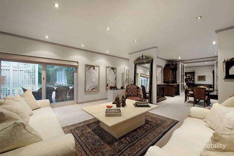 Property photo of 5 Matlock Court Caulfield North VIC 3161