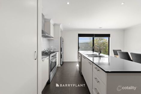 Property photo of 51 Warmbrunn Crescent Berwick VIC 3806