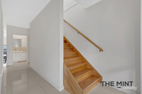 Property photo of 2/27 Gordons Road South Morang VIC 3752