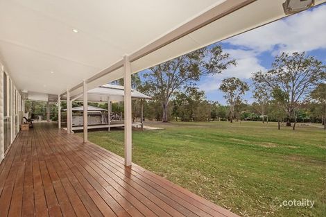 27 Fawkner Cres, Barellan Point, QLD 4306
