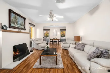 Property photo of 18 Rolloway Rise Chirnside Park VIC 3116