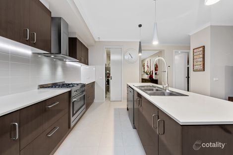 Property photo of 24 Hull Crescent Pakenham VIC 3810