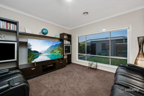 Property photo of 24 Hull Crescent Pakenham VIC 3810