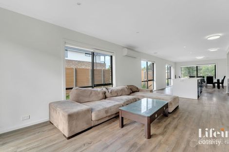 Property photo of 16 Vista Circuit Westmeadows VIC 3049