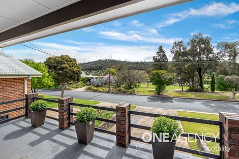 Property photo of 2 Macintosh Place Kooringal NSW 2650