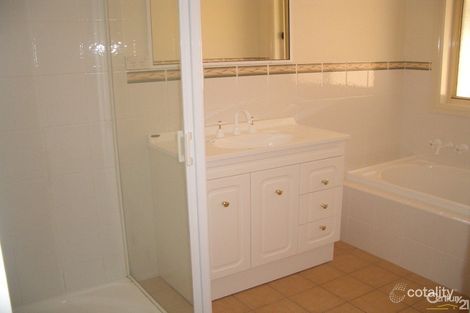 Property photo of 8 Valley View Place Parkes NSW 2870