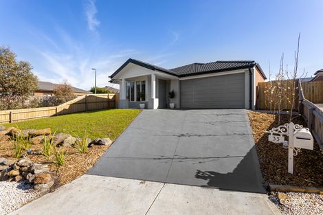 Property photo of 33 Wallaby Run Gisborne VIC 3437