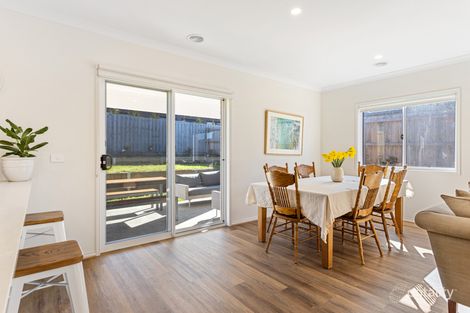 Property photo of 33 Wallaby Run Gisborne VIC 3437