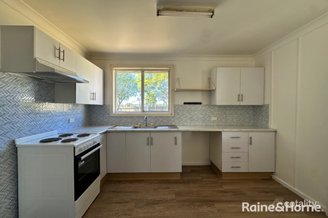 Property photo of 22 Sampson Crescent Bomaderry NSW 2541