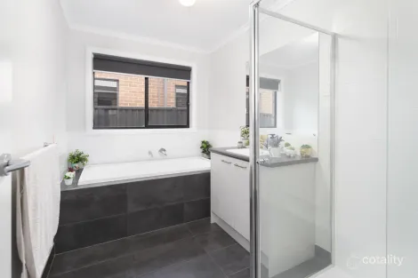 Property photo of 7 Capernwary Rise Miners Rest VIC 3352