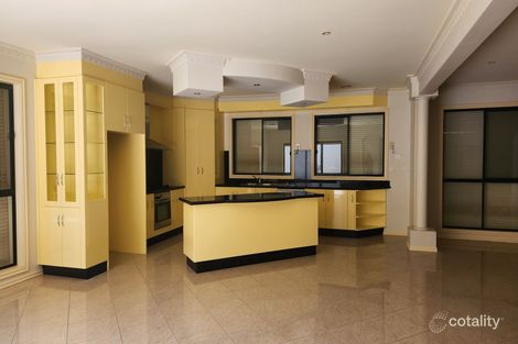 Property photo of 18 Kinnaird Court Taylors Lakes VIC 3038