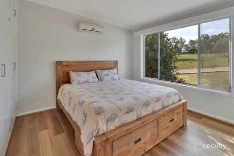 Property photo of 11 Nanda Court Bonnie Doon VIC 3720