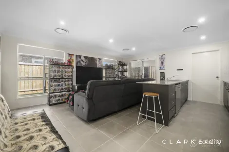 Property photo of 2/1 Caputar Way Lochinvar NSW 2321