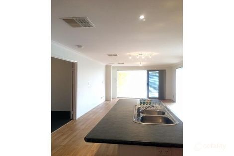 14 Blacksmith St, Queens Park, WA 6107