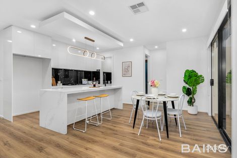 Property photo of 11 Lowe Drive Doreen VIC 3754