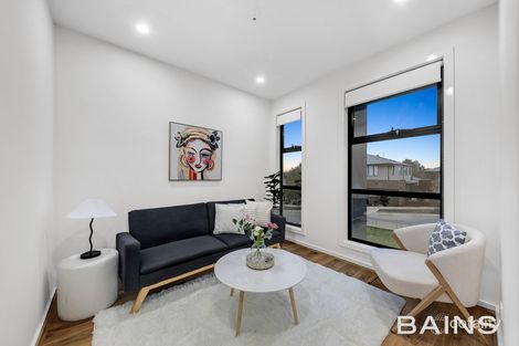 Property photo of 11 Lowe Drive Doreen VIC 3754
