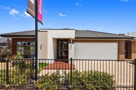 4 Cherington Pl, Strathtulloh, VIC 3338