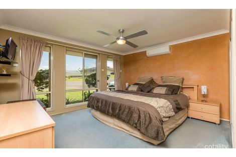 Property photo of 2 Bronte Close Raworth NSW 2321