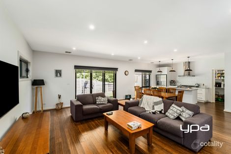 Property photo of 19 Outlook Way Sunbury VIC 3429