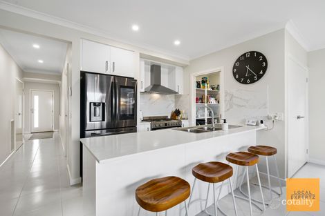 Property photo of 120 Holyoake Parade Manor Lakes VIC 3024