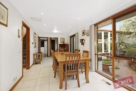 Property photo of 28 William Hovell Drive Endeavour Hills VIC 3802